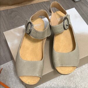 Women's Tiana Neutral Taupe Open-Toe Sandals with Buckle Strap